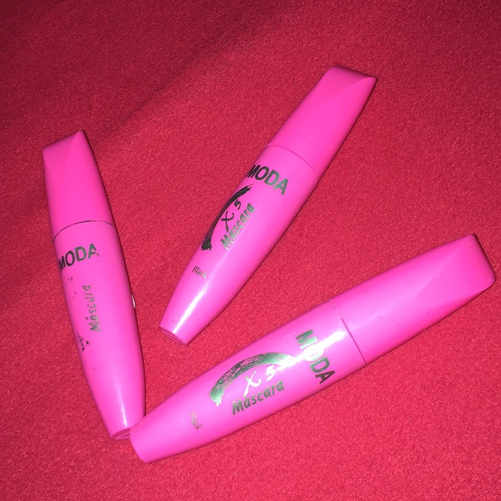 Mascara - Picture 2 of 2